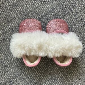 New in Box UGG Kids' Fluff Glitter Ballet Flat Shoe Size 0-1